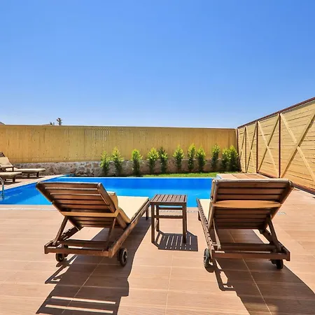 Villa Charming With Private Pool In
