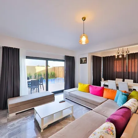 Villa Charming With Private Pool In
