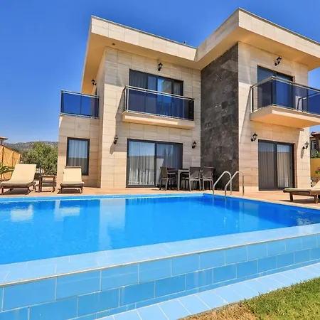 Charming With Private Pool In