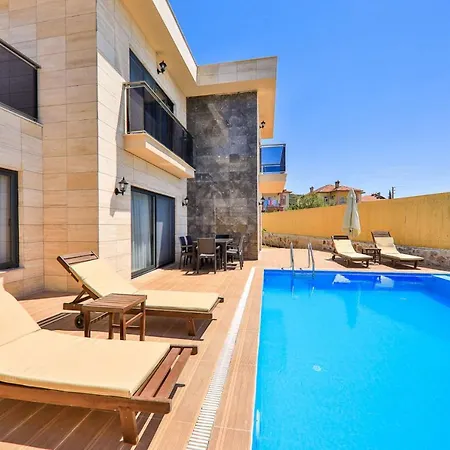 Villa Charming With Private Pool In *